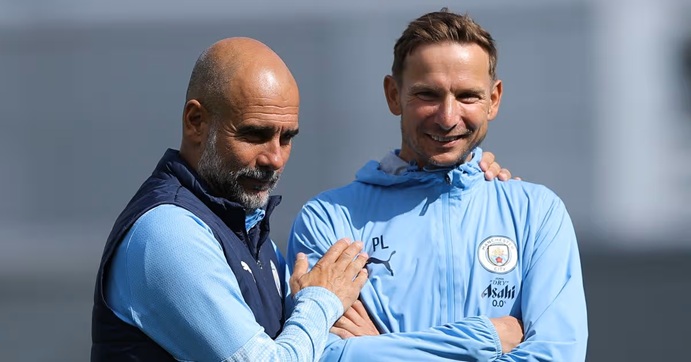 '�Ũ������' �� '���ͻ��' ��ͤ�˹ع����Ѻ�ҹ��͢�� '��' �������